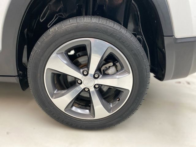 Used 2020 Jeep Cherokee Limited image 18