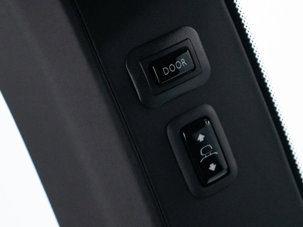 Used 2026 Rolls-Royce Cullinan AWD/4WD image 32