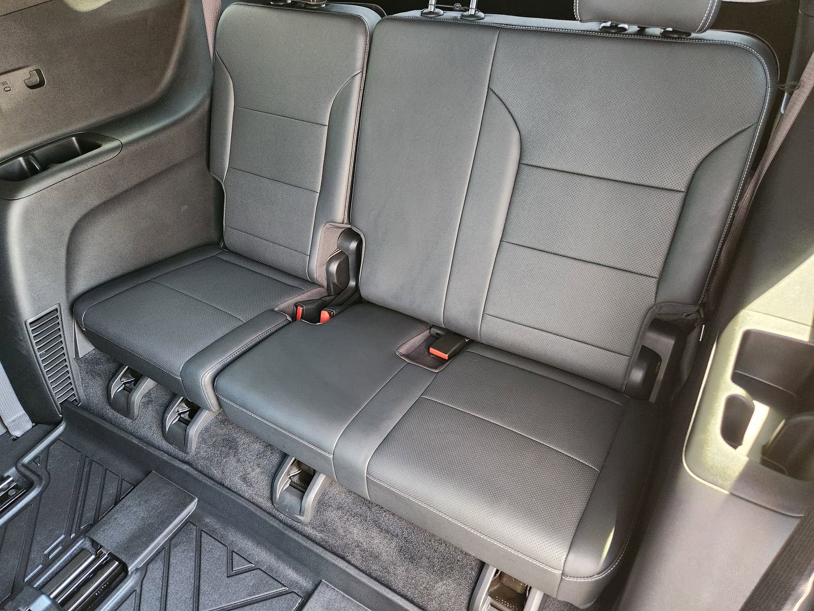 Used 2024 Chevrolet Traverse LT w/ Midnight/Sport Edition image 34