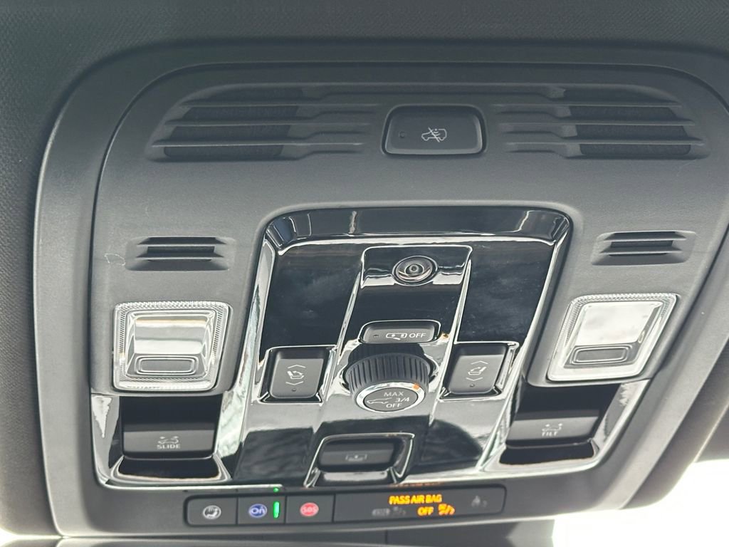 Used 2025 Cadillac Escalade Premium Luxury image 23