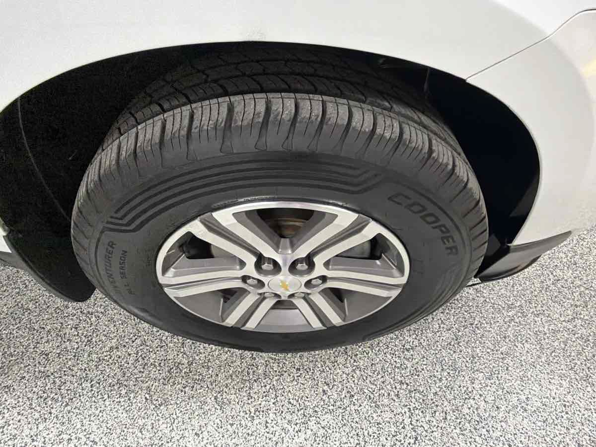 Used 2017 Chevrolet Traverse LT FWD image 33