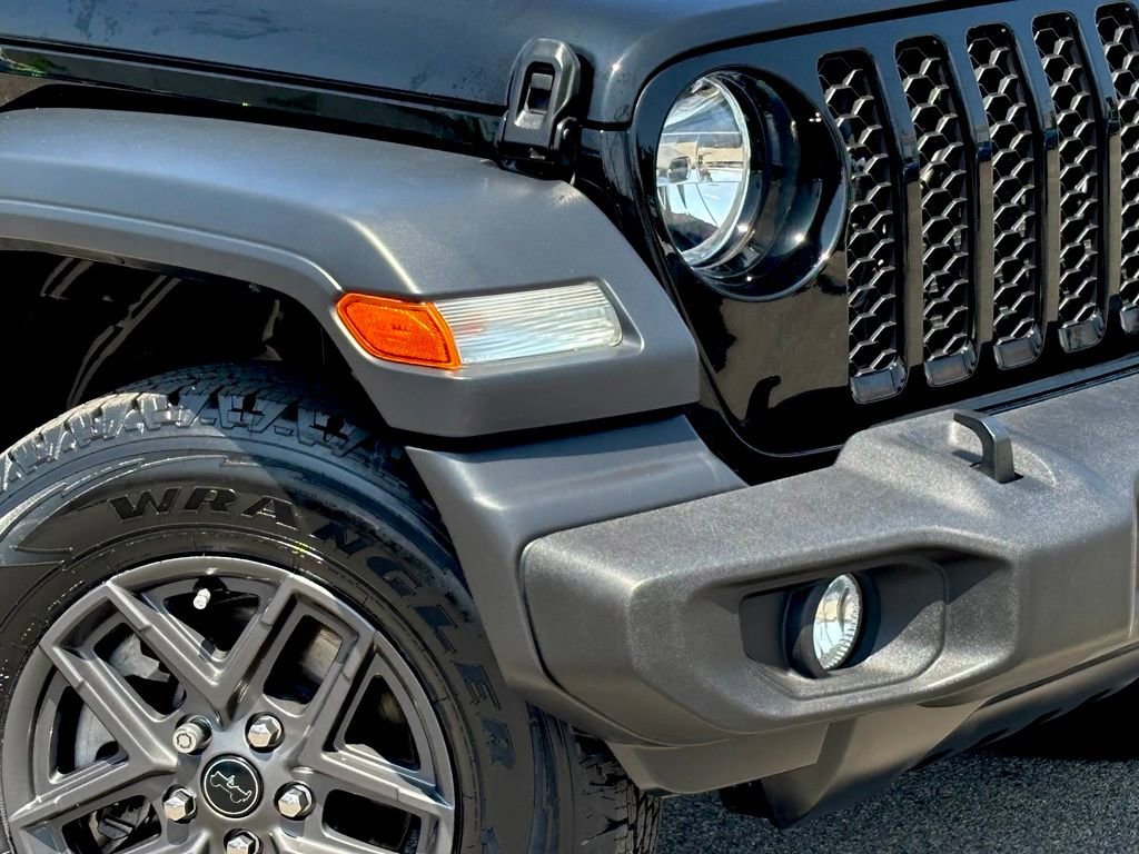 Used 2024 Jeep Wrangler Unlimited Sport AWD/4WD image 8
