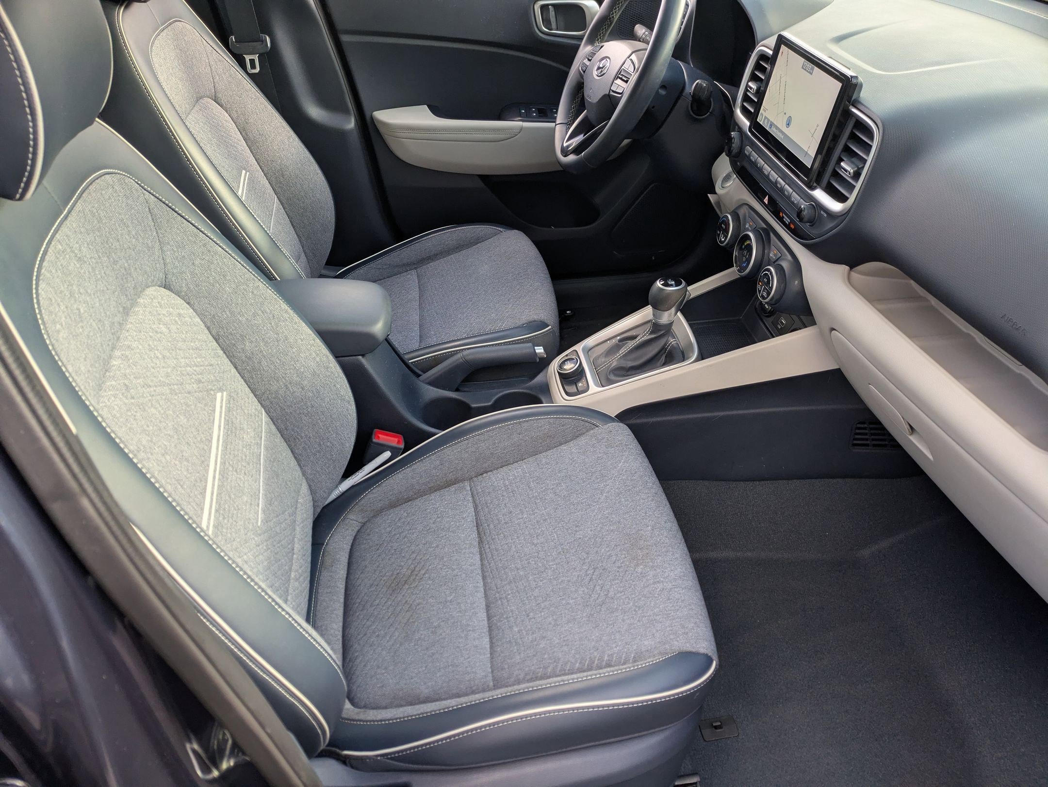 Certified 2021 Hyundai Venue image 25