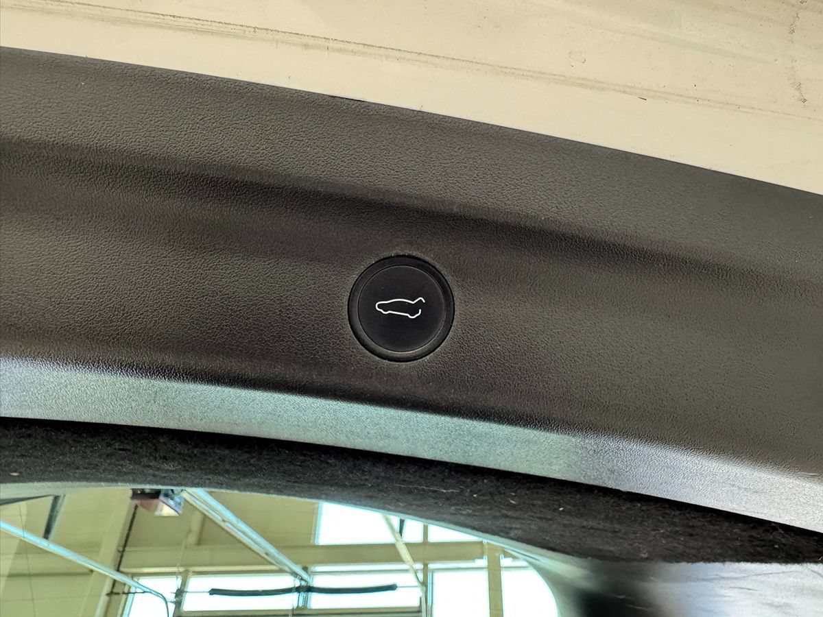 Used 2021 Tesla Model Y Long Range AWD/4WD image 85