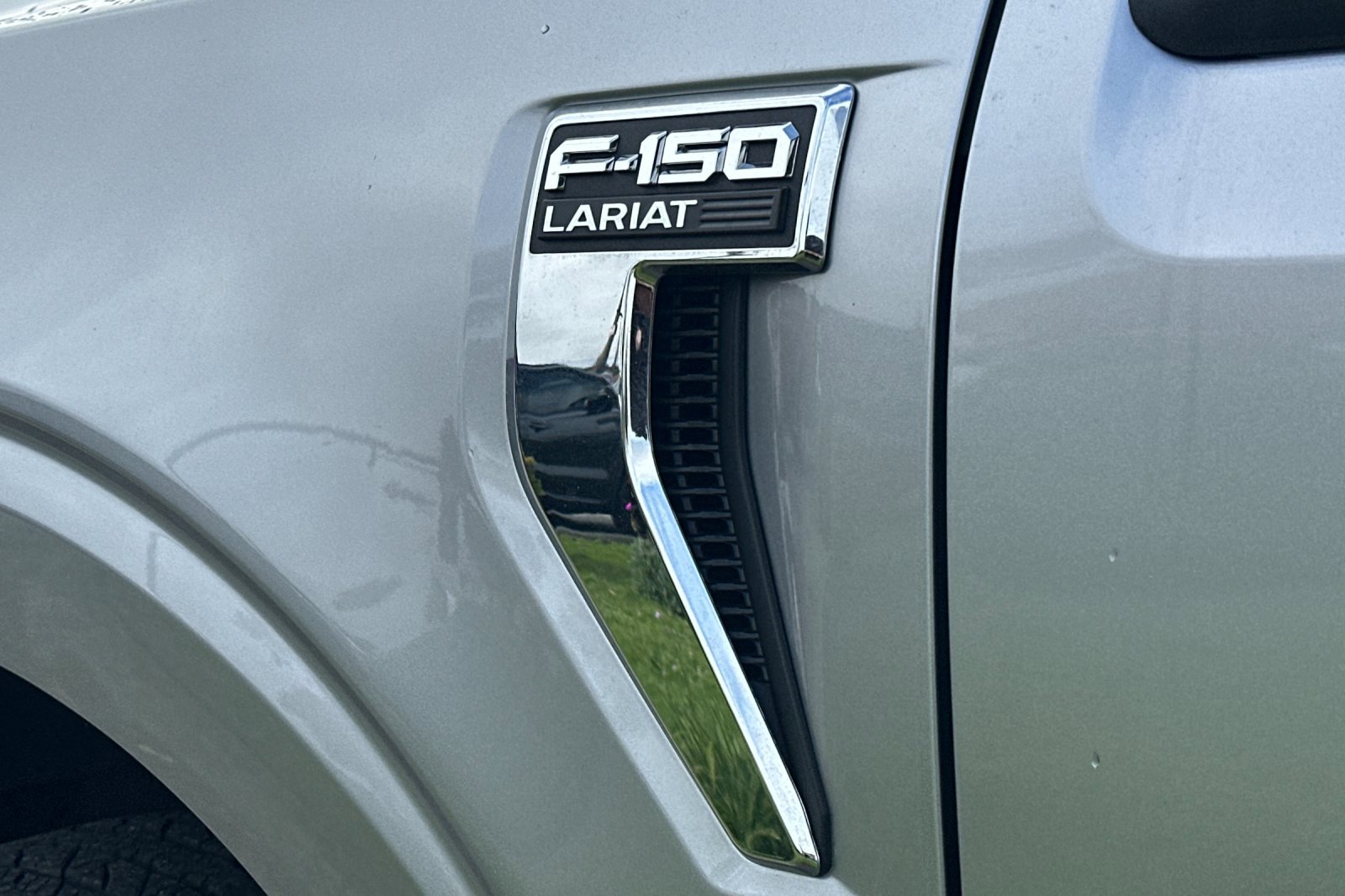 Used 2025 Ford F150 Lariat w/ Equipment Group 501A Mid image 24