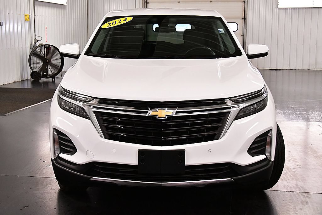 Used 2024 Chevrolet Equinox LT FWD image 2