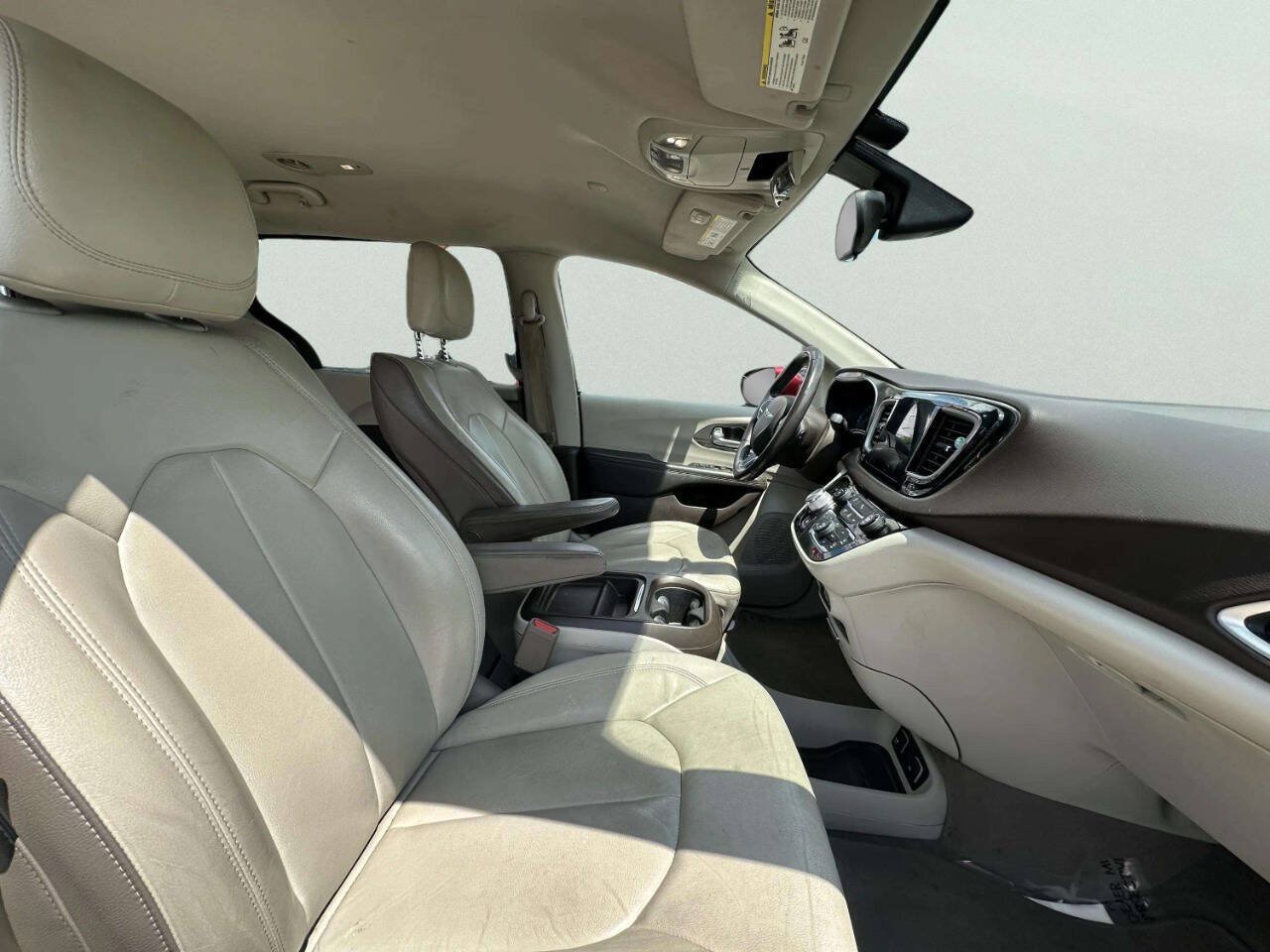 Used 2017 Chrysler Pacifica Touring-L FWD image 22