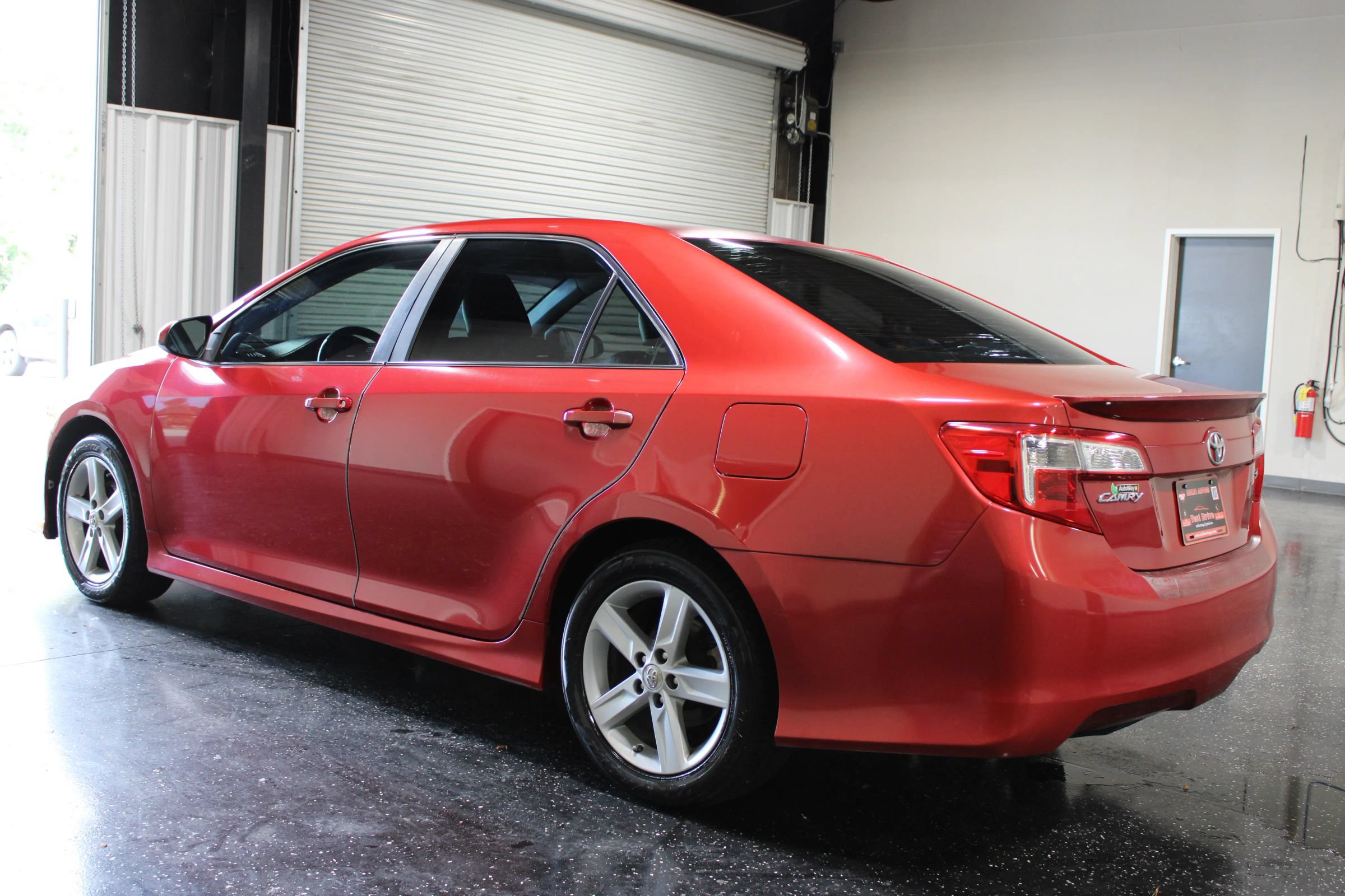 Used 2012 Toyota Camry SE FWD image 5