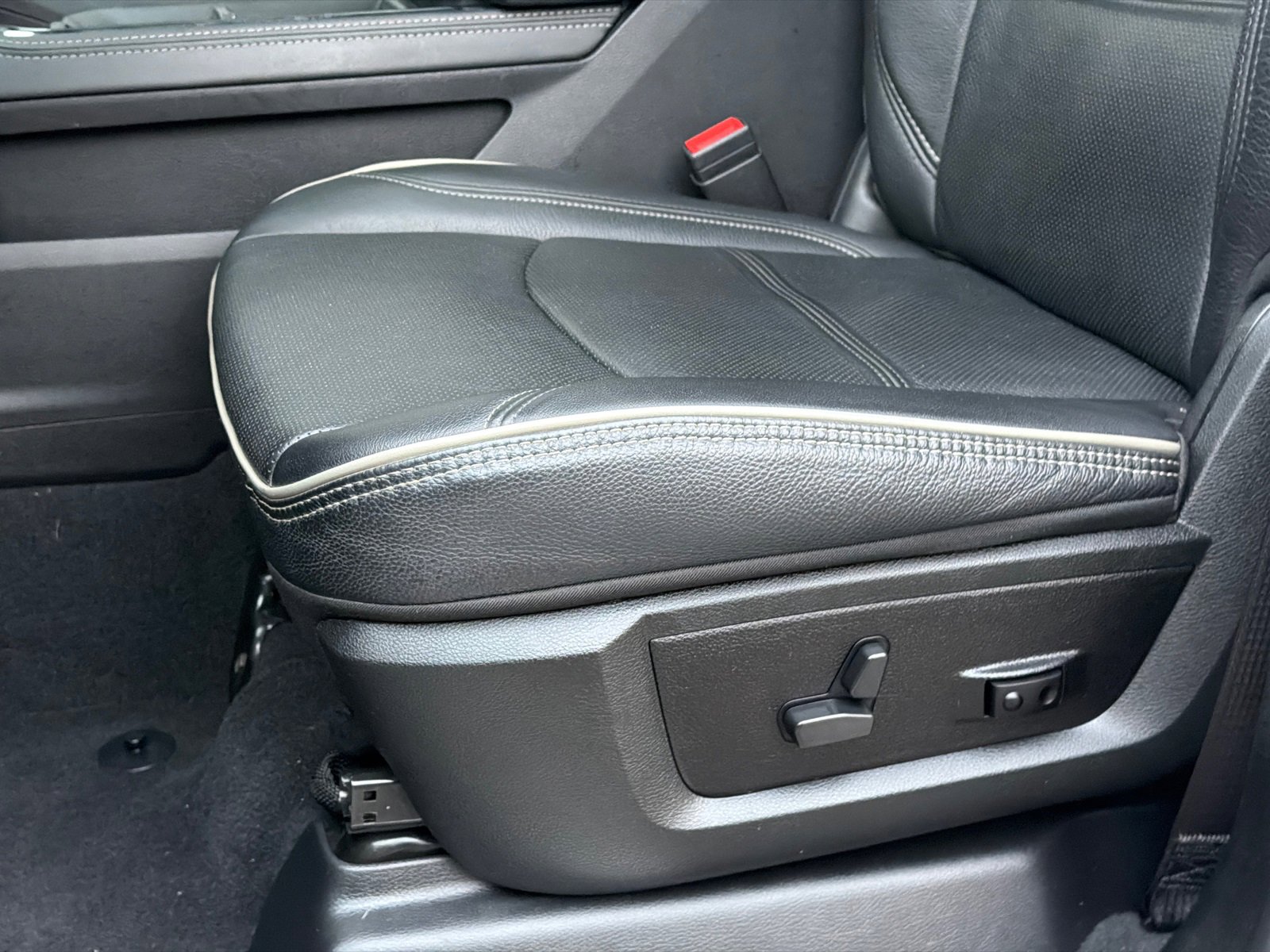 Used 2024 RAM 3500 Limited image 20