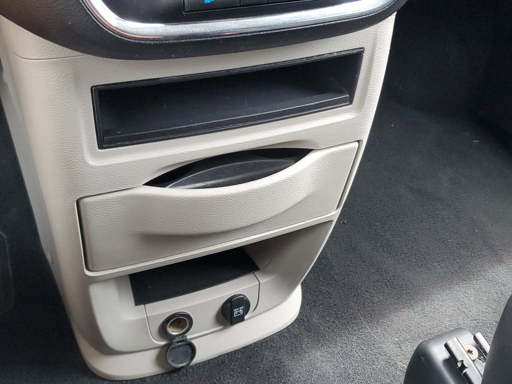 Used 2019 Dodge Grand Caravan SE FWD image 30