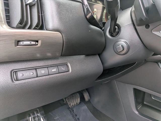 Used 2025 Nissan Pathfinder Platinum w/ Cargo Package image 16