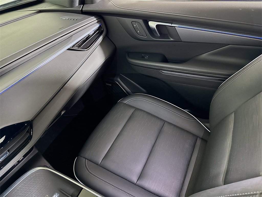 Certified 2025 Buick Enclave Sport Touring image 22