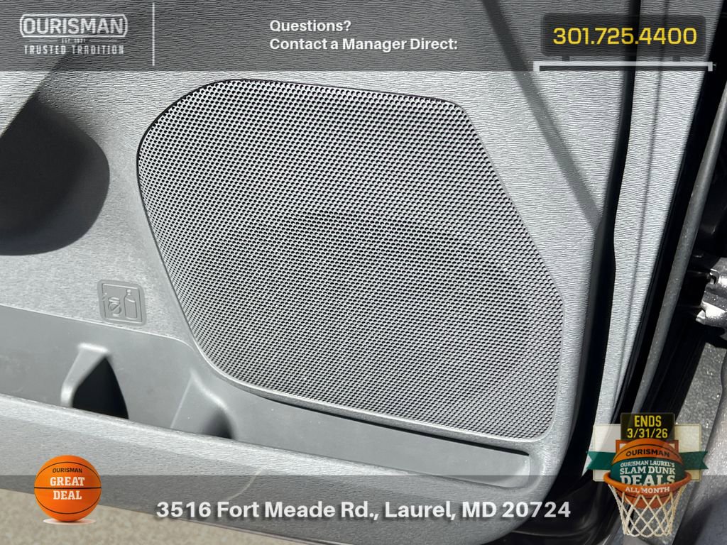 Used 2015 Toyota Sienna XLE w/ XLE Navigation Package image 29