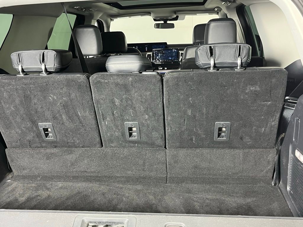 Used 2025 Ford Expedition Platinum image 33