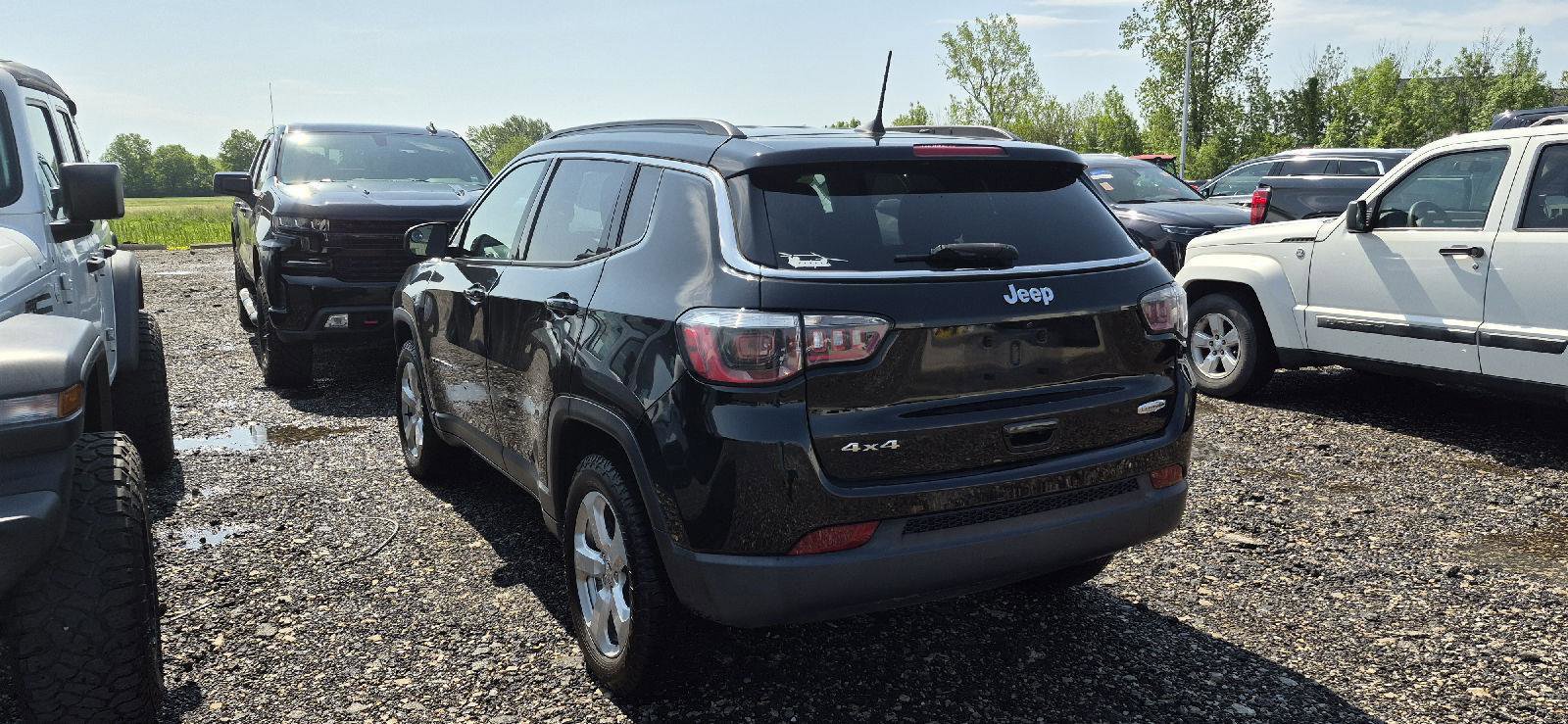 Used 2018 Jeep Compass Latitude w/ Popular Equipment Group AWD/4WD image 4