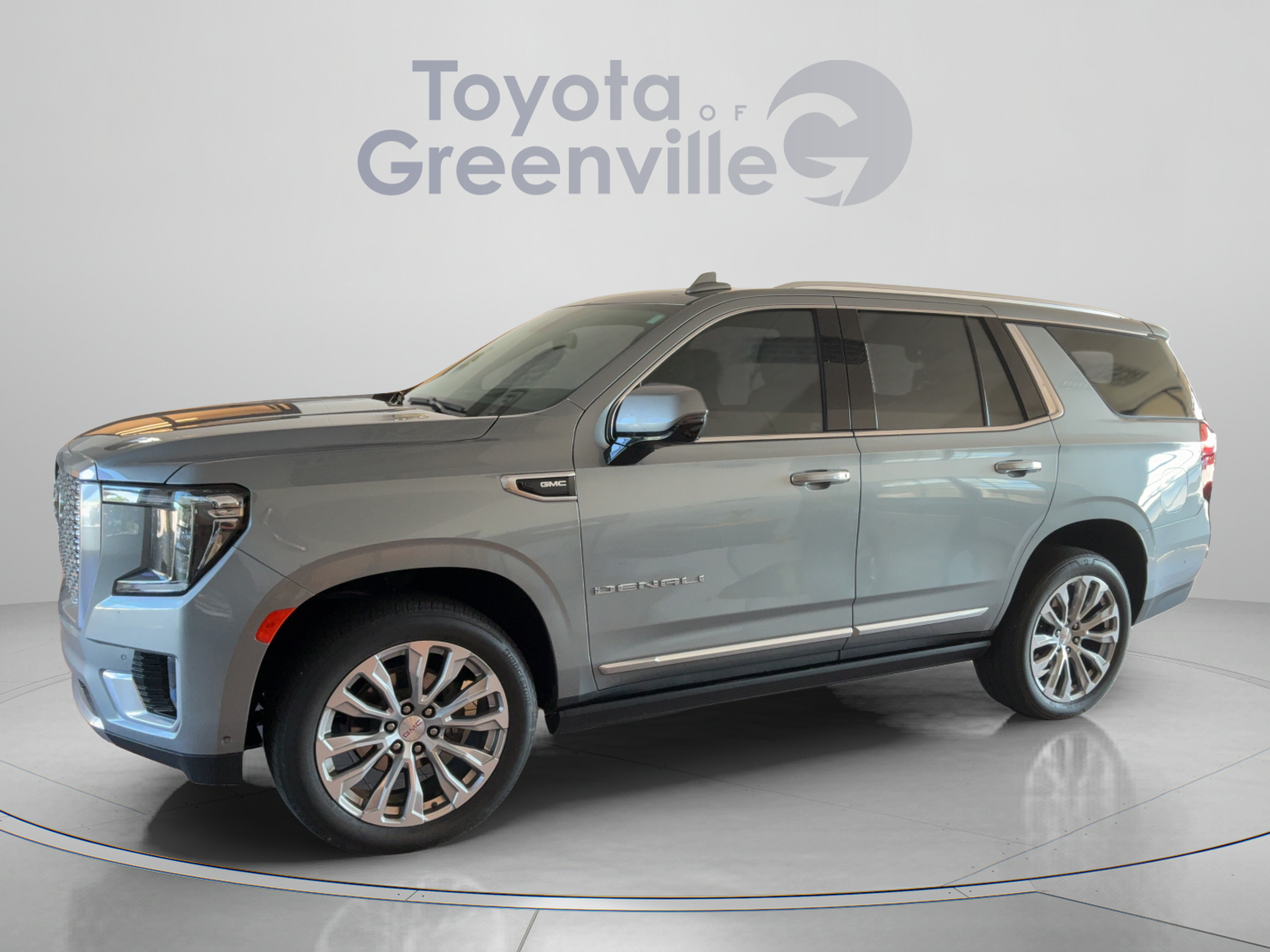 Used 2024 GMC Yukon Denali w/ Advanced Technology Package AWD/4WD image 2