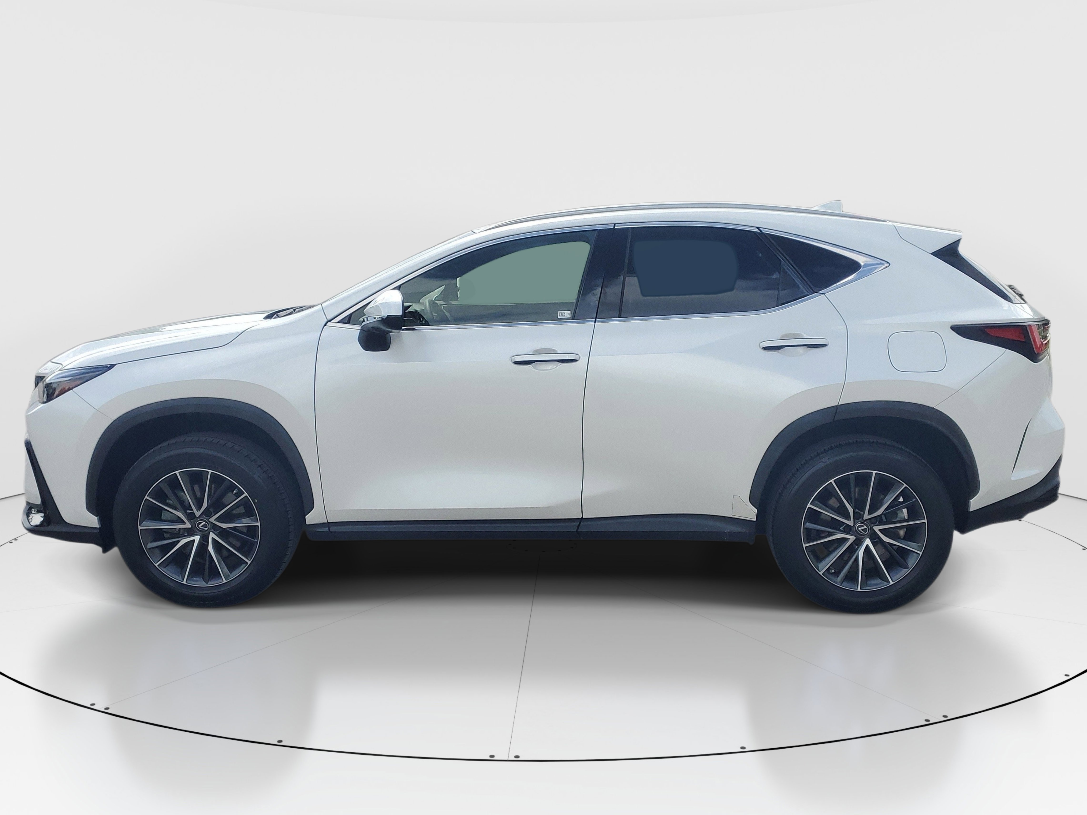 Used 2022 Lexus NX 250 FWD w/ Towing Package (2000 Lbs) image 8