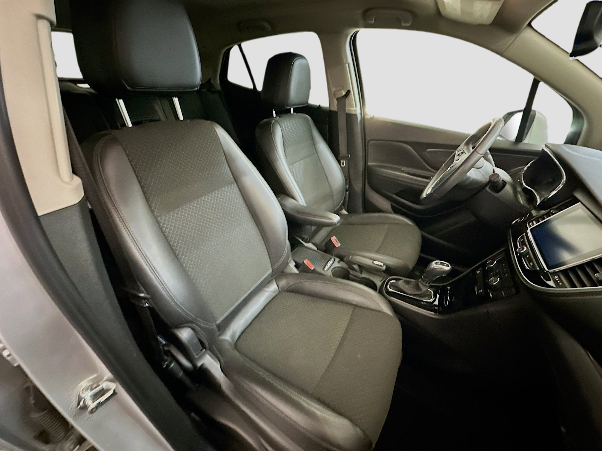 Used 2021 Buick Encore Preferred w/ Safety Package image 32