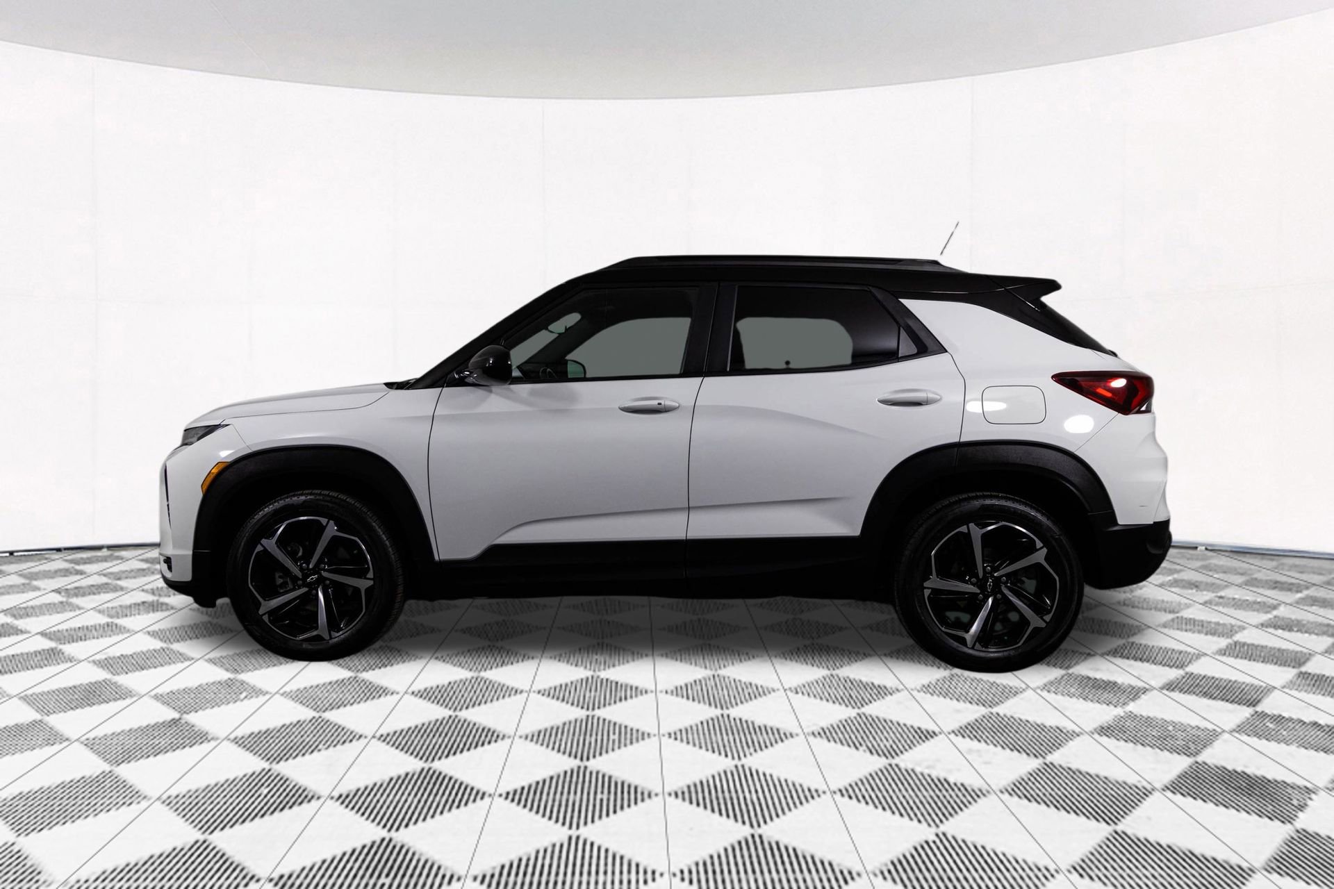 Used 2023 Chevrolet TrailBlazer RS w/ Convenience Package image 11