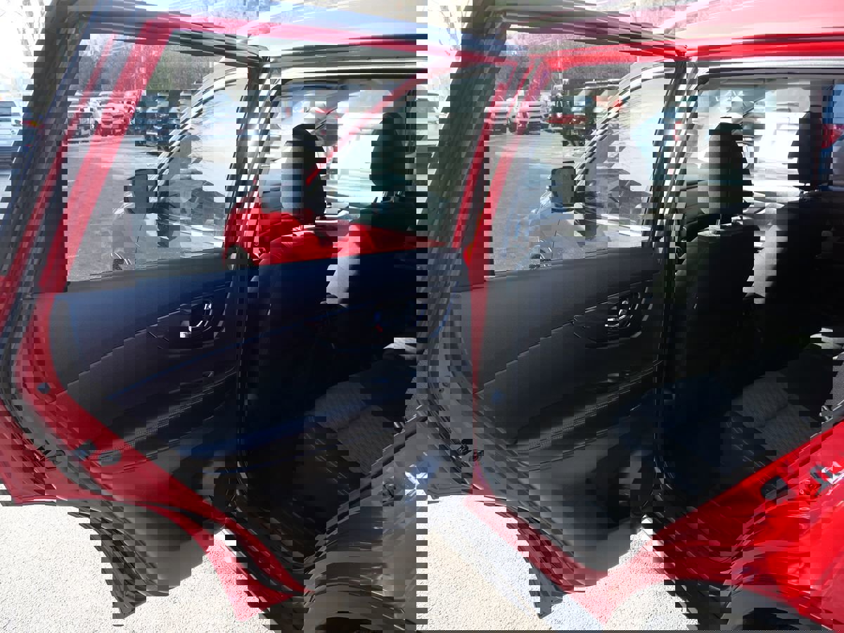 Used 2017 Nissan Rogue SV image 19