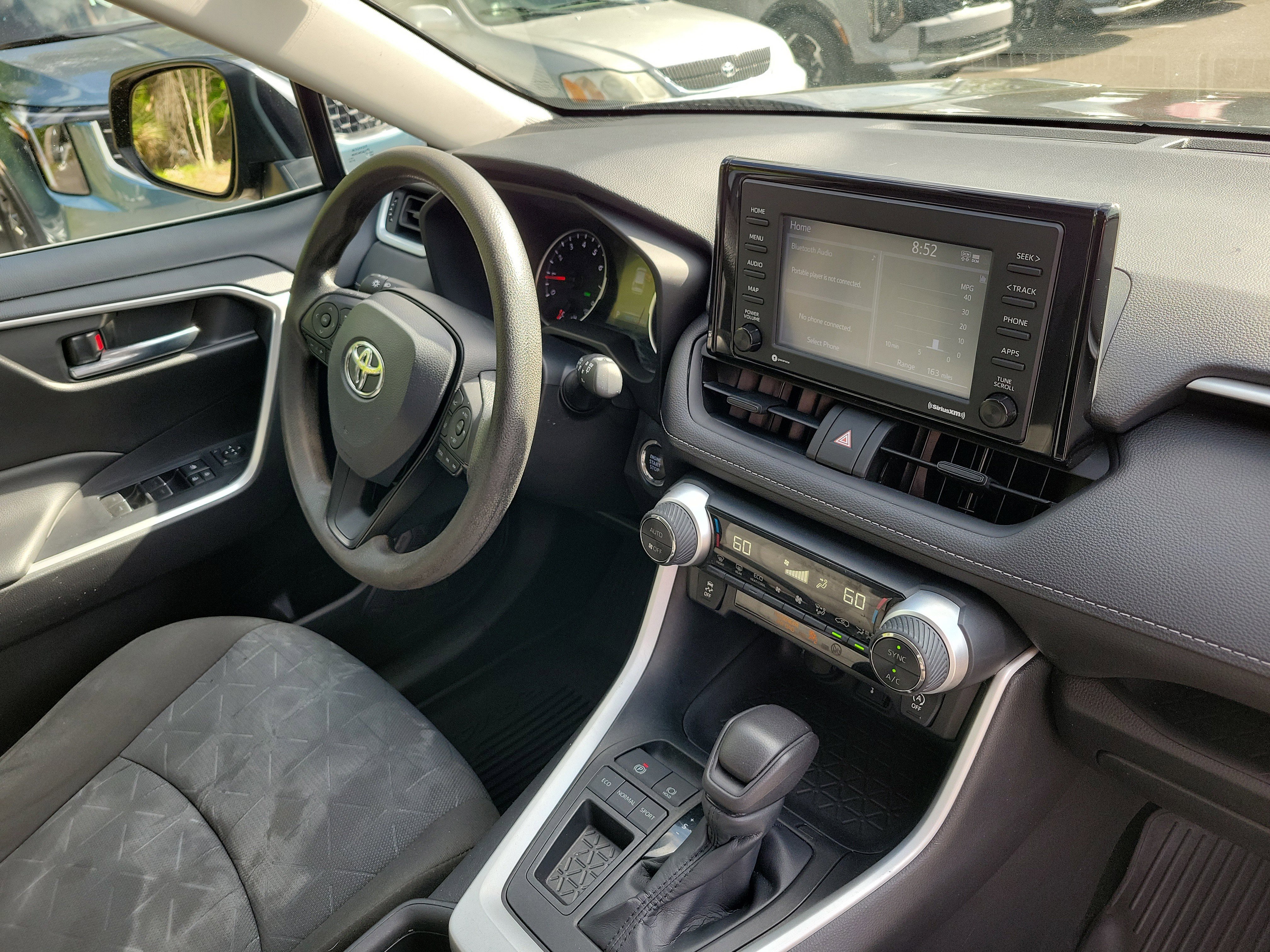 Used 2022 Toyota RAV4 XLE FWD image 8