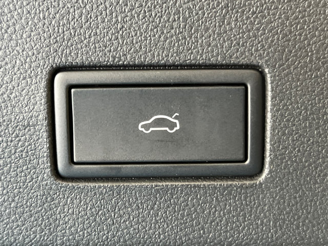 Certified 2024 Volkswagen Atlas Cross Sport SE FWD image 6