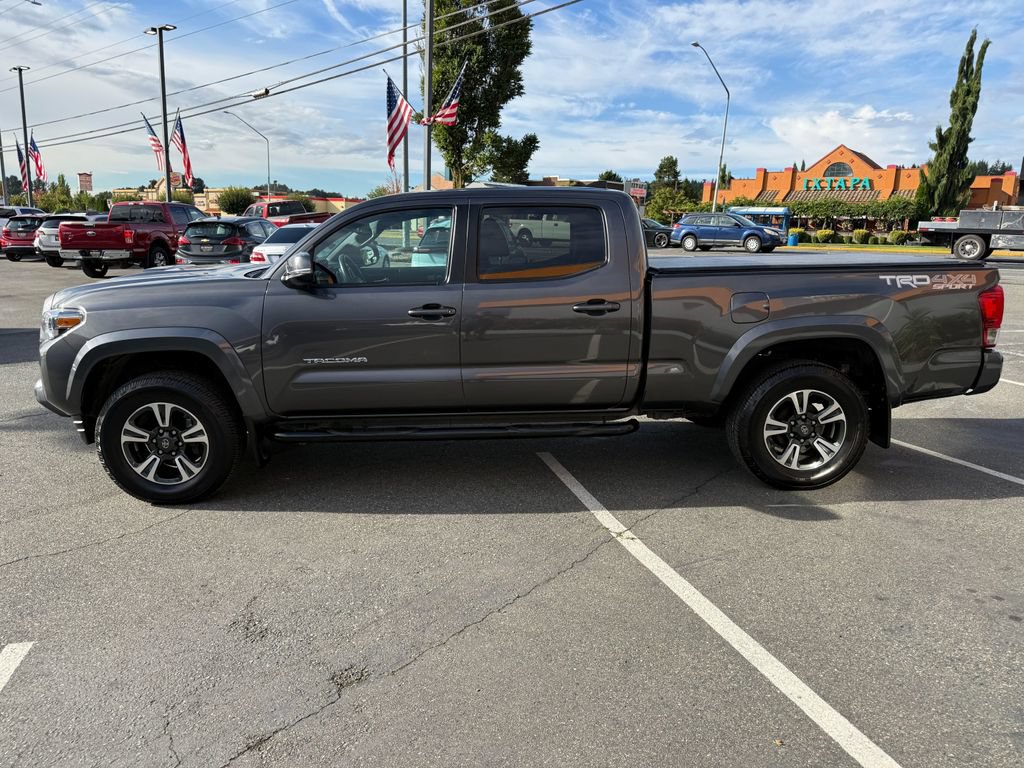 Used 2017 Toyota Tacoma TRD Sport w/ Tow Package AWD/4WD image 4