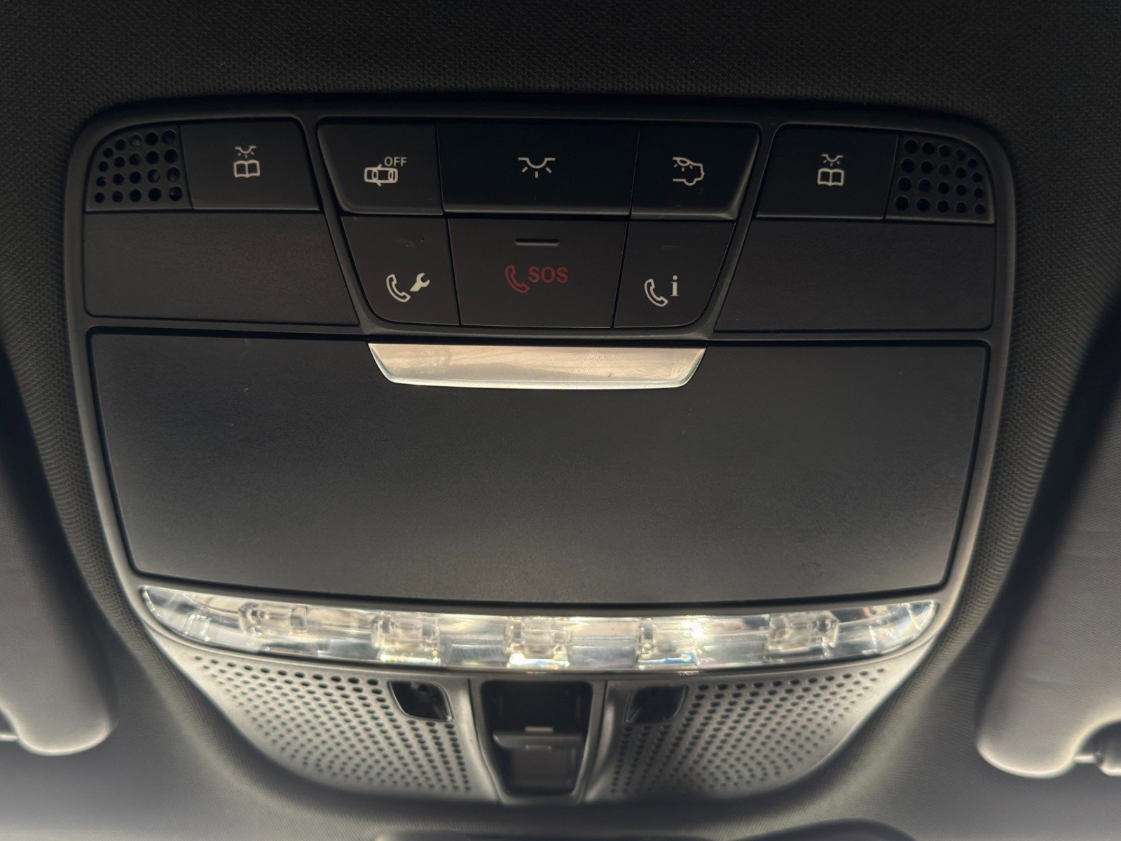 Used 2018 Mercedes-Benz C 300 Sedan w/ AMG Line image 33