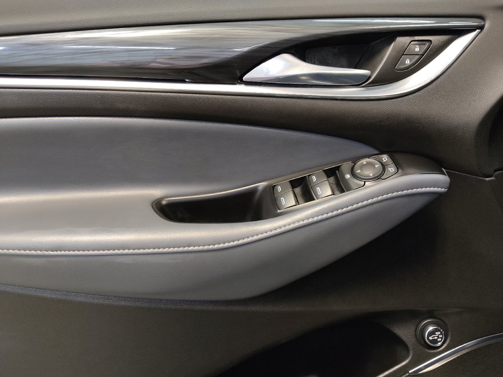 Used 2023 Buick Enclave Essence FWD image 27