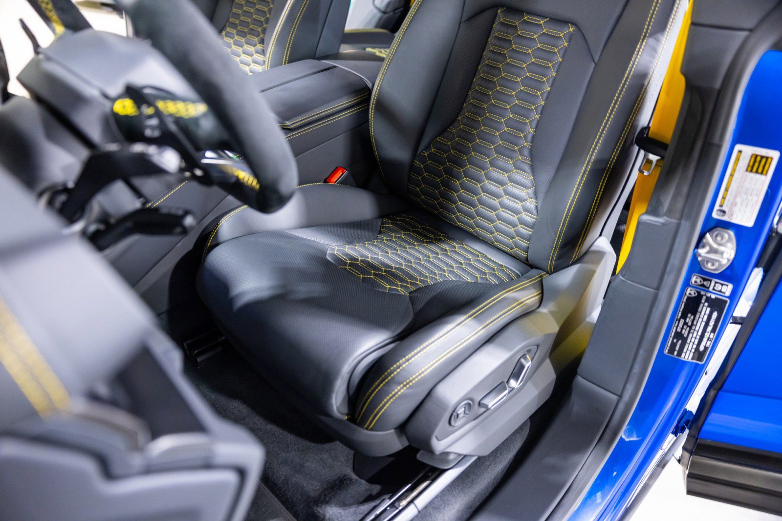 Used 2022 Lamborghini Urus image 38