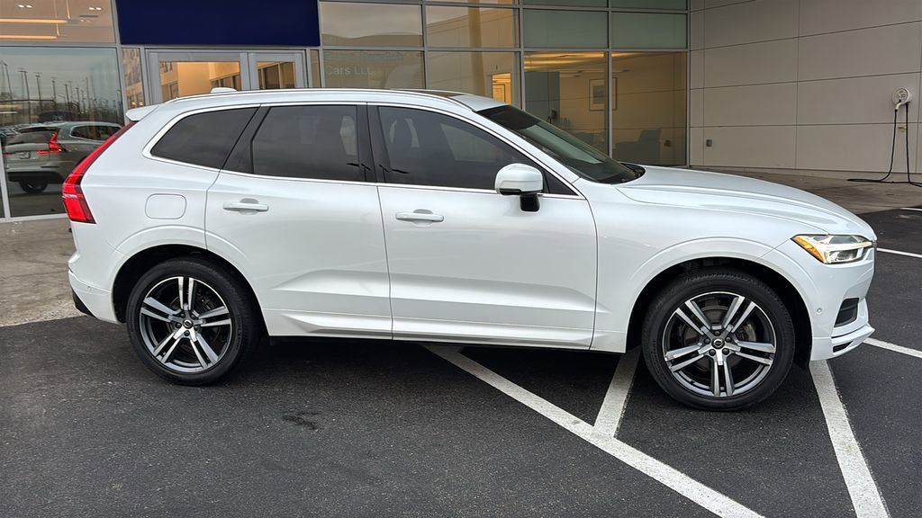 Used 2018 Volvo XC60 T5 Momentum w/ Vision Package image 28