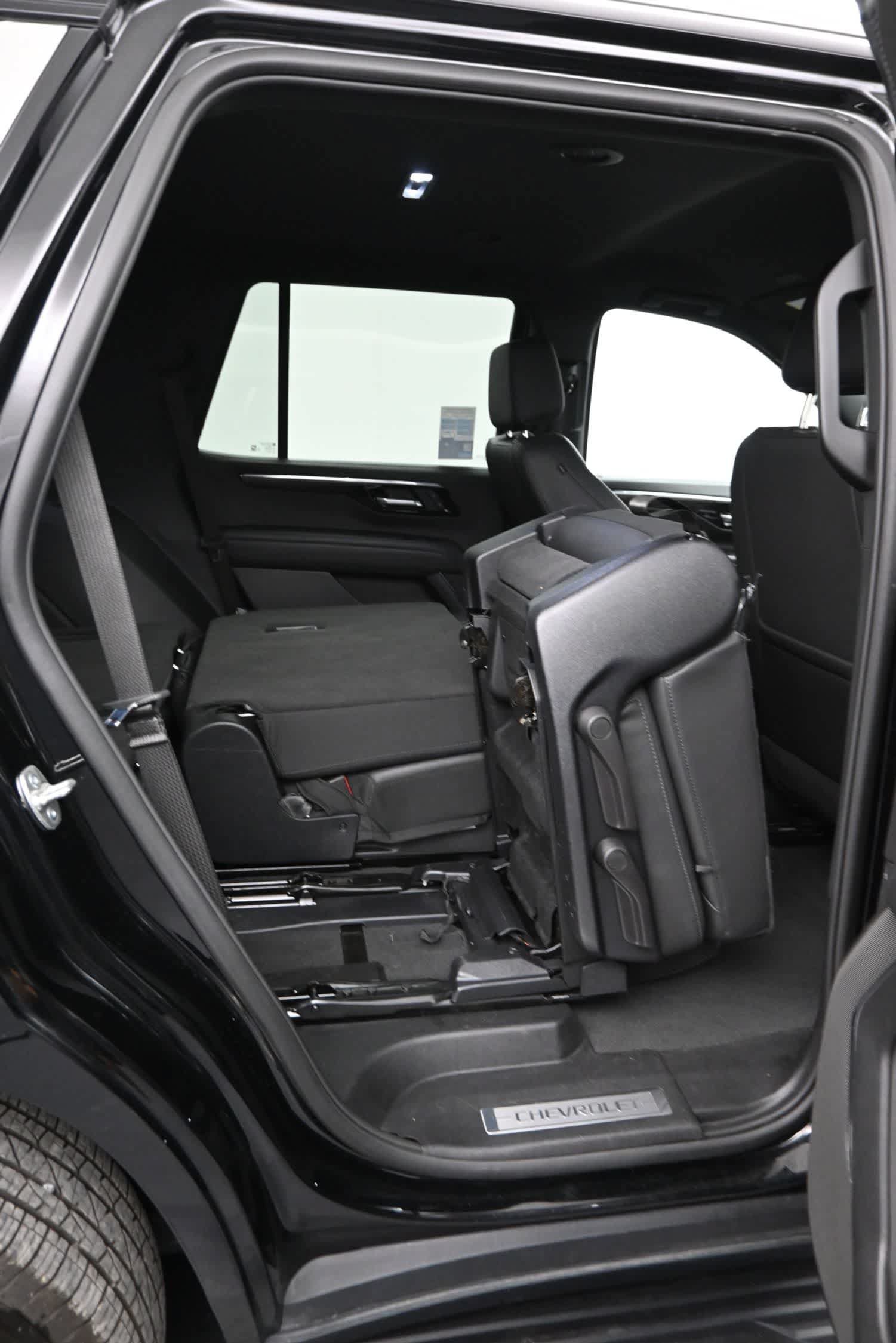 Used 2025 Chevrolet Tahoe LT AWD/4WD image 14