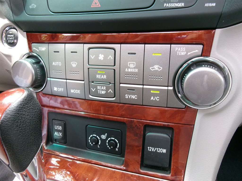 Used 2012 Toyota Highlander Limited w/ Tow Pkg FWD image 38