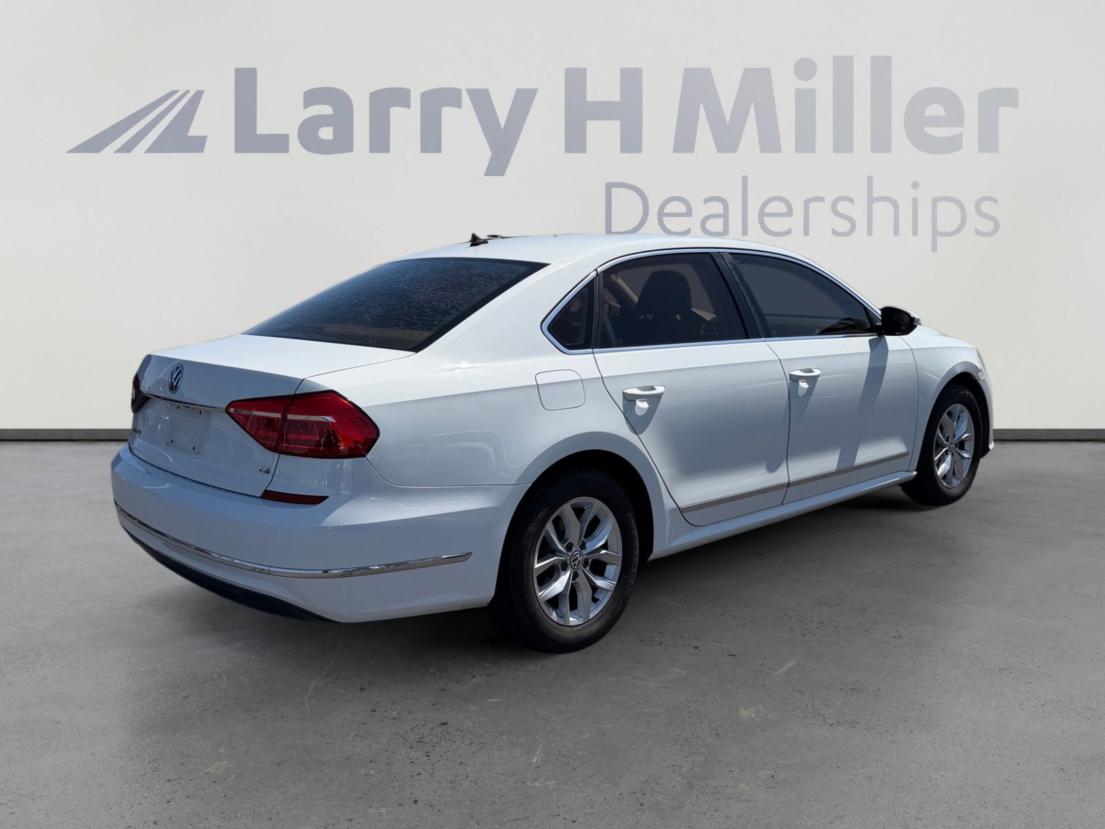 Used 2016 Volkswagen Passat 1.8T S FWD image 5
