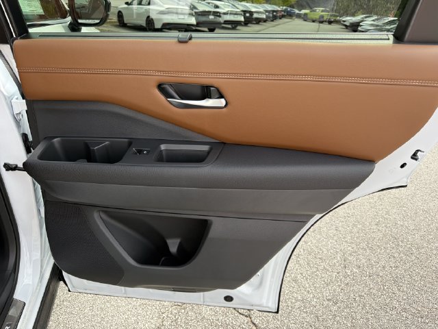 New 2026 Nissan Pathfinder Platinum w/ Lighting Package AWD/4WD image 19