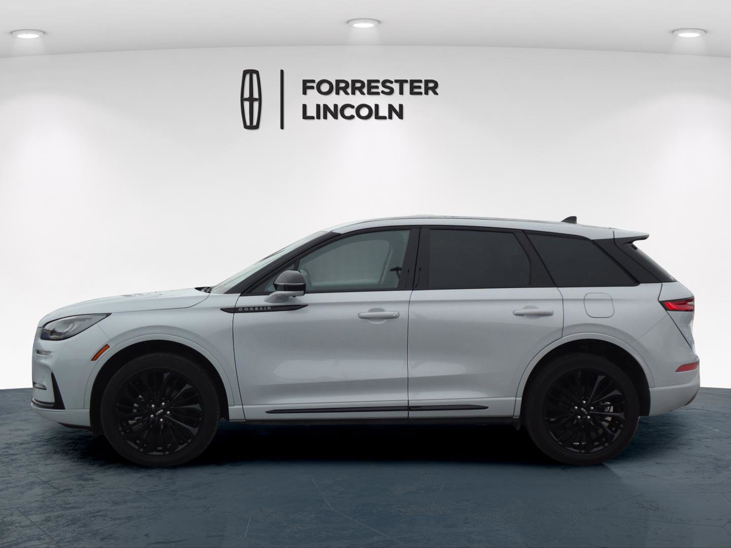 Used 2025 Lincoln Corsair AWD w/ Equipment Group 101A image 6