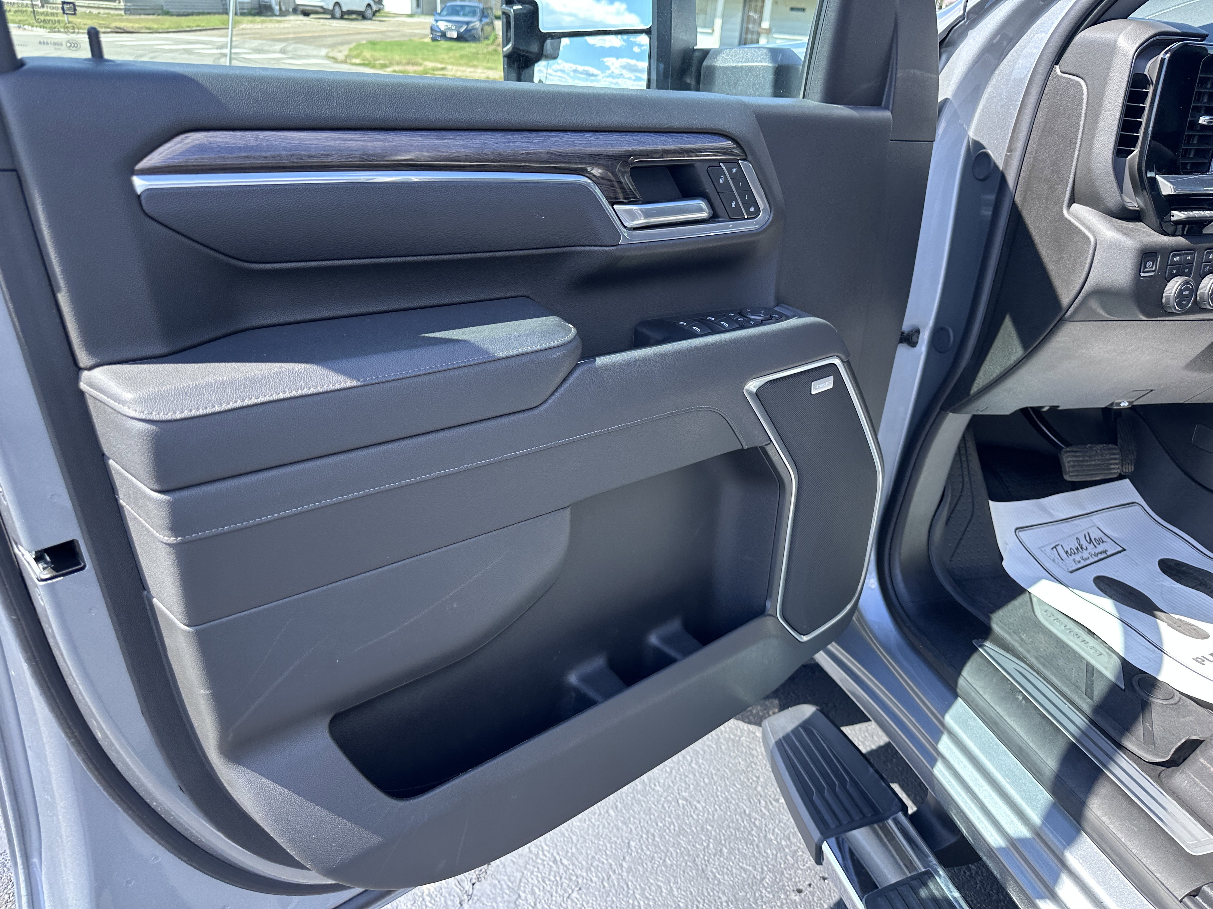 Used 2025 Chevrolet Silverado 2500 LTZ w/ LTZ Premium Package image 14