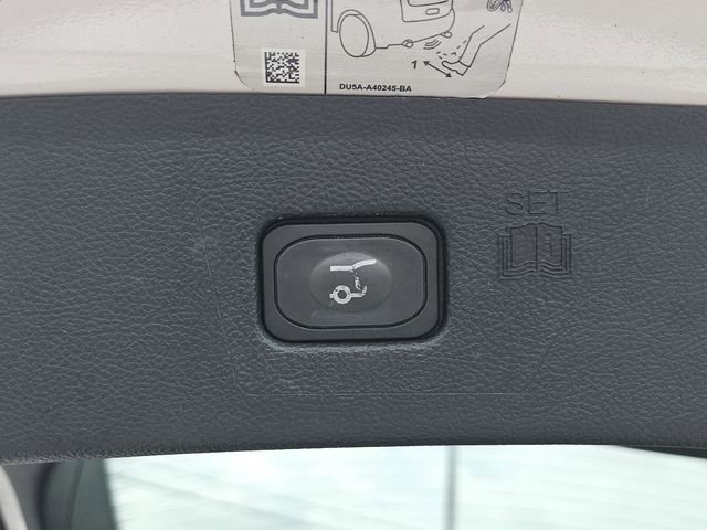 Used 2018 Ford Edge Titanium w/ Equipment Group 301A FWD image 14