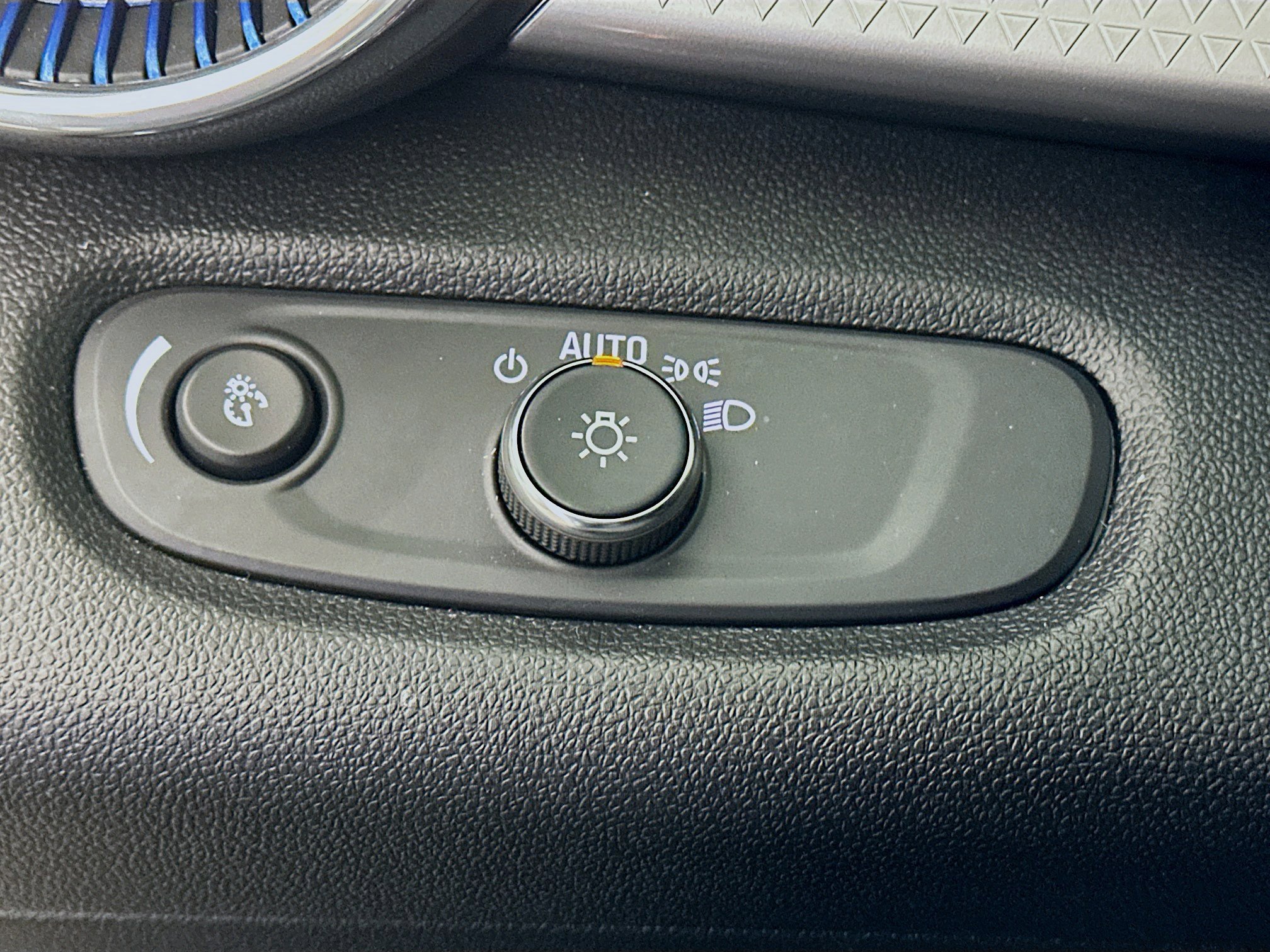 Used 2025 Chevrolet Trax LT image 16