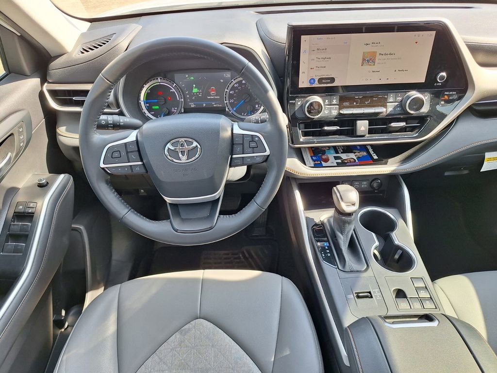 Used 2023 Toyota Highlander Bronze Edition image 9