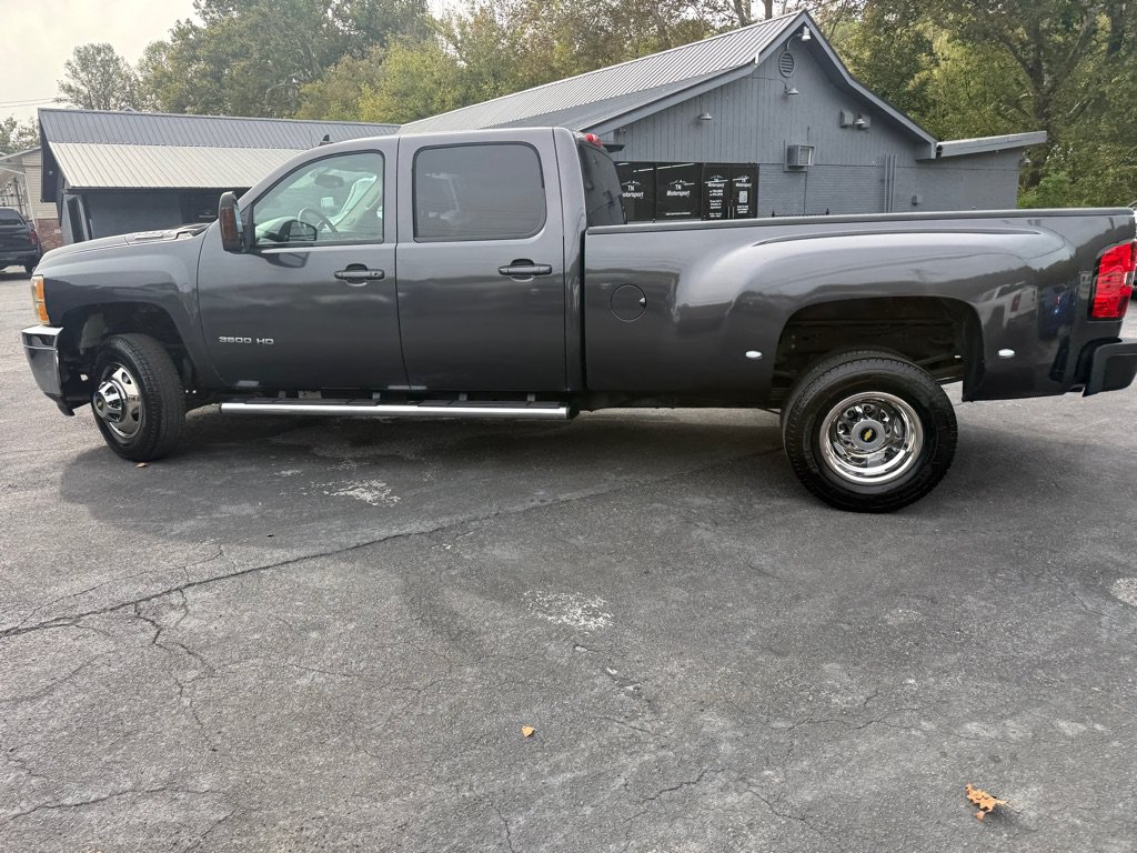 Used 2011 Chevrolet Silverado 3500 LTZ w/ LTZ Plus Package AWD/4WD image 17