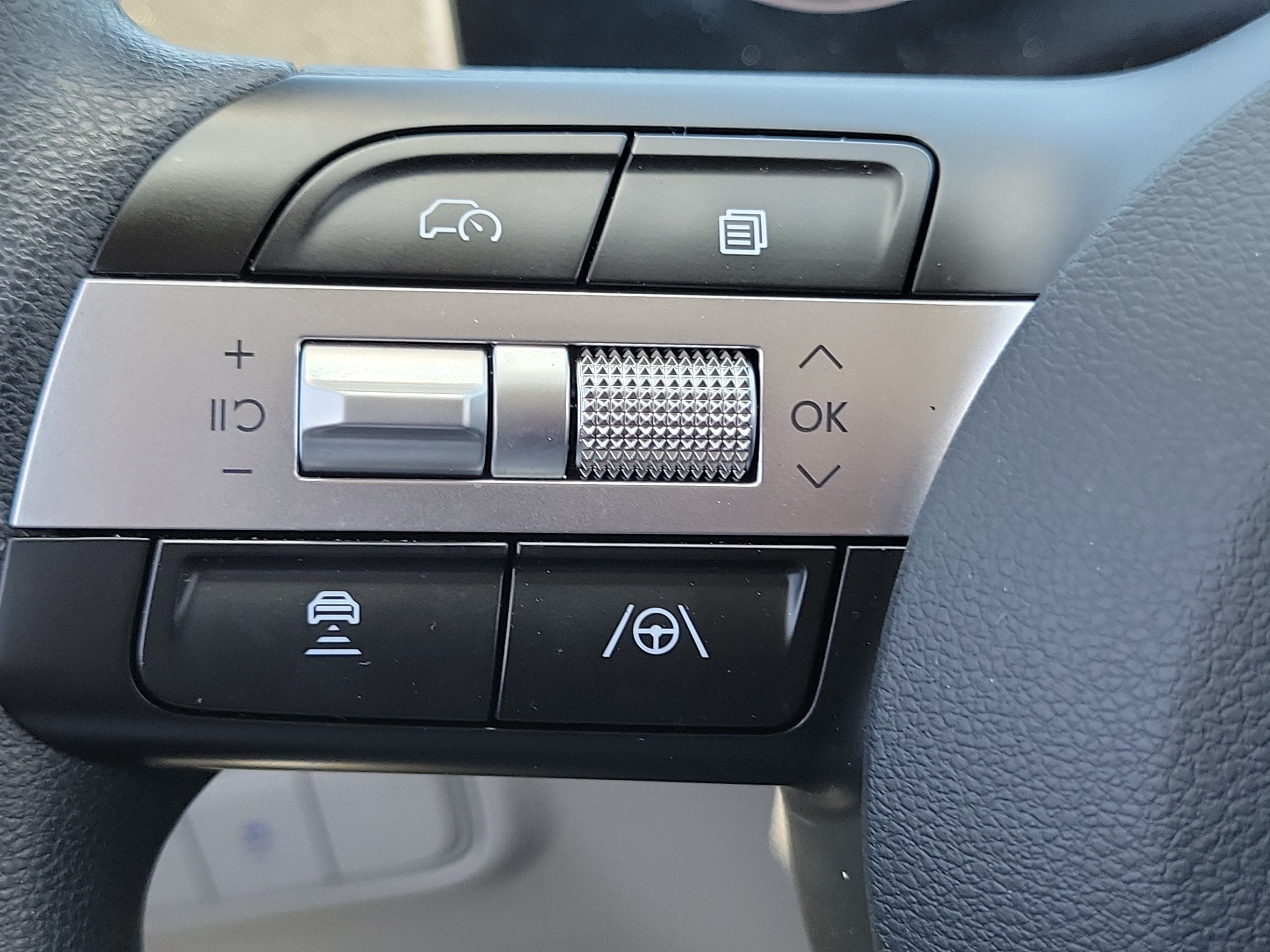 Certified 2025 Hyundai Tucson SE FWD image 8