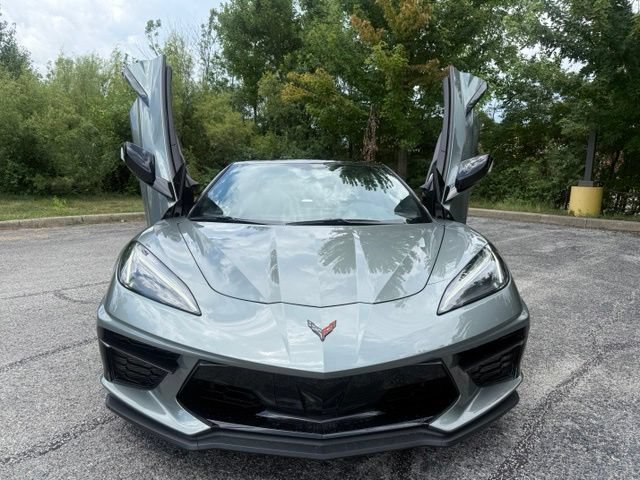 Used 2022 Chevrolet Corvette Stingray Convertible w/ Z51 Performance Package RWD image 3