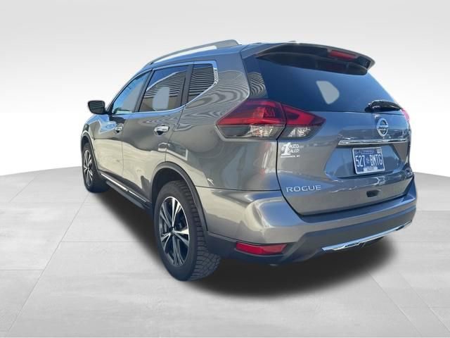 Used 2018 Nissan Rogue SL image 2