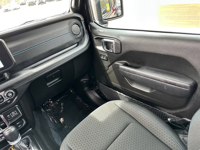 Used 2025 Jeep Wrangler Unlimited Rubicon 4xe w/ Convenience Group AWD/4WD image 24