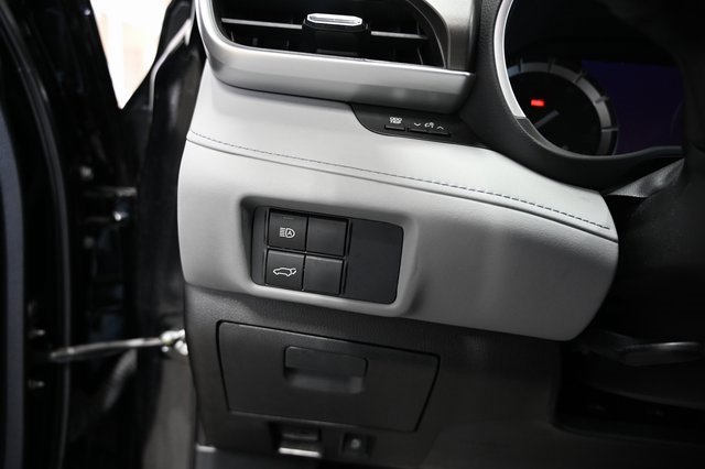 Used 2021 Toyota Highlander XLE image 27