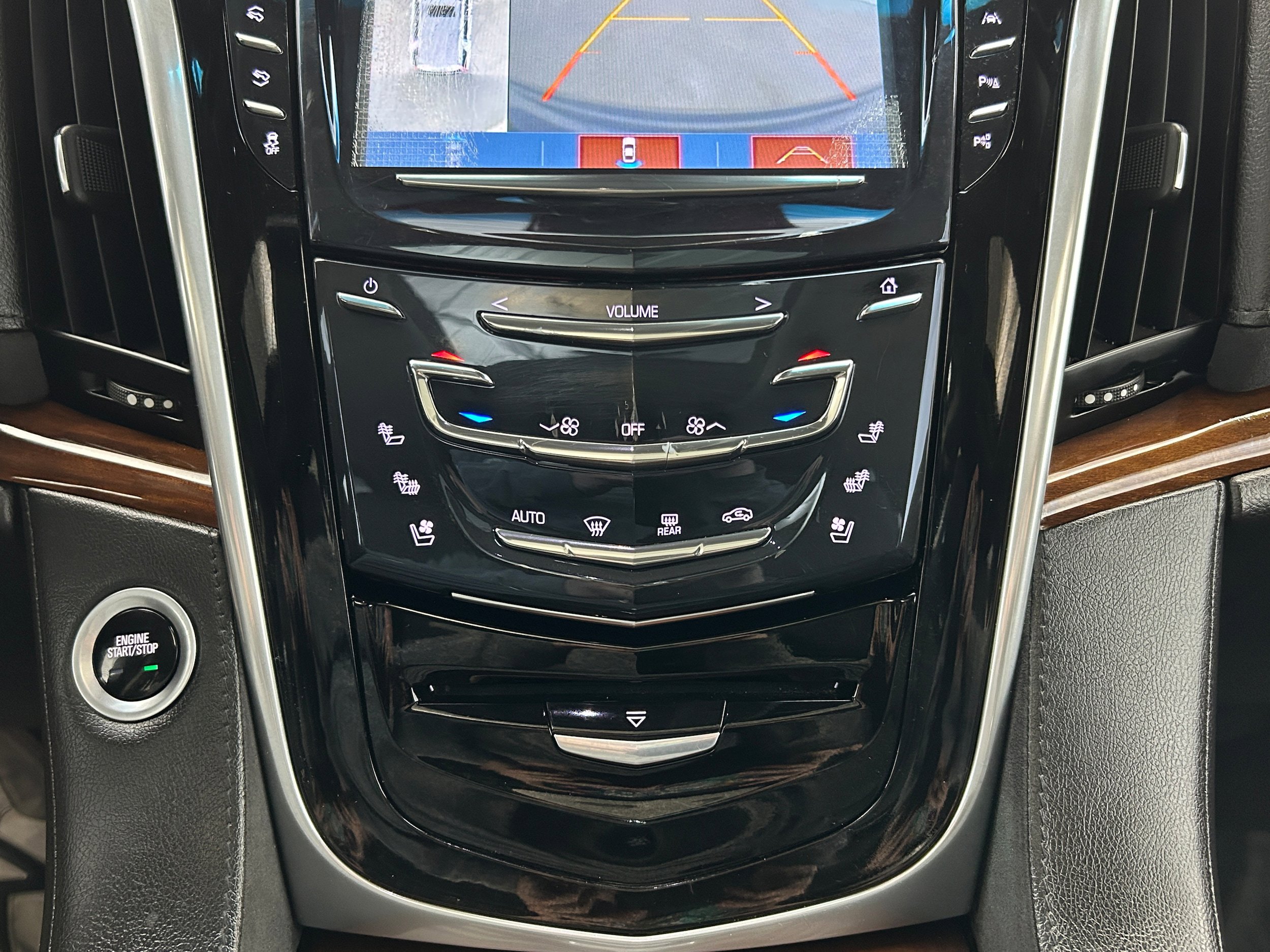 Used 2019 Cadillac Escalade Luxury AWD/4WD image 9
