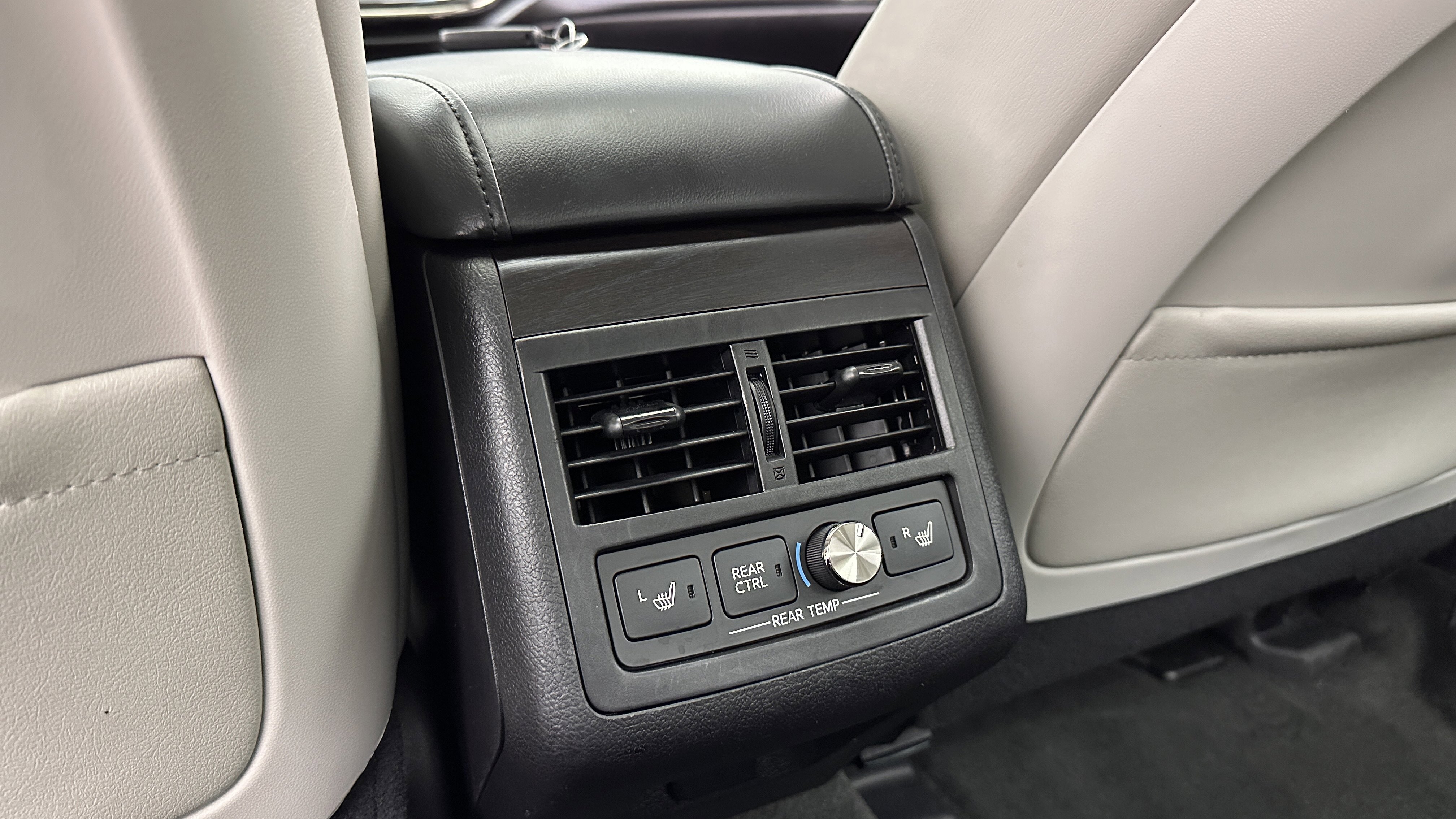 Used 2018 Toyota Avalon Limited w/ Protection Package FWD image 28