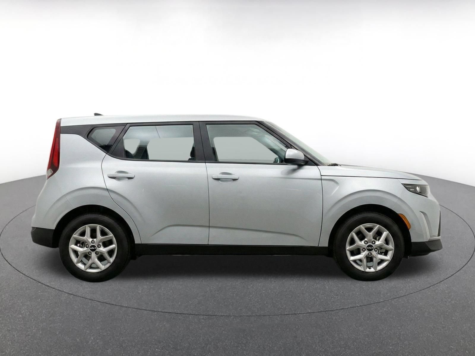 Used 2025 Kia Soul LX w/ LX Technology Package FWD image 13