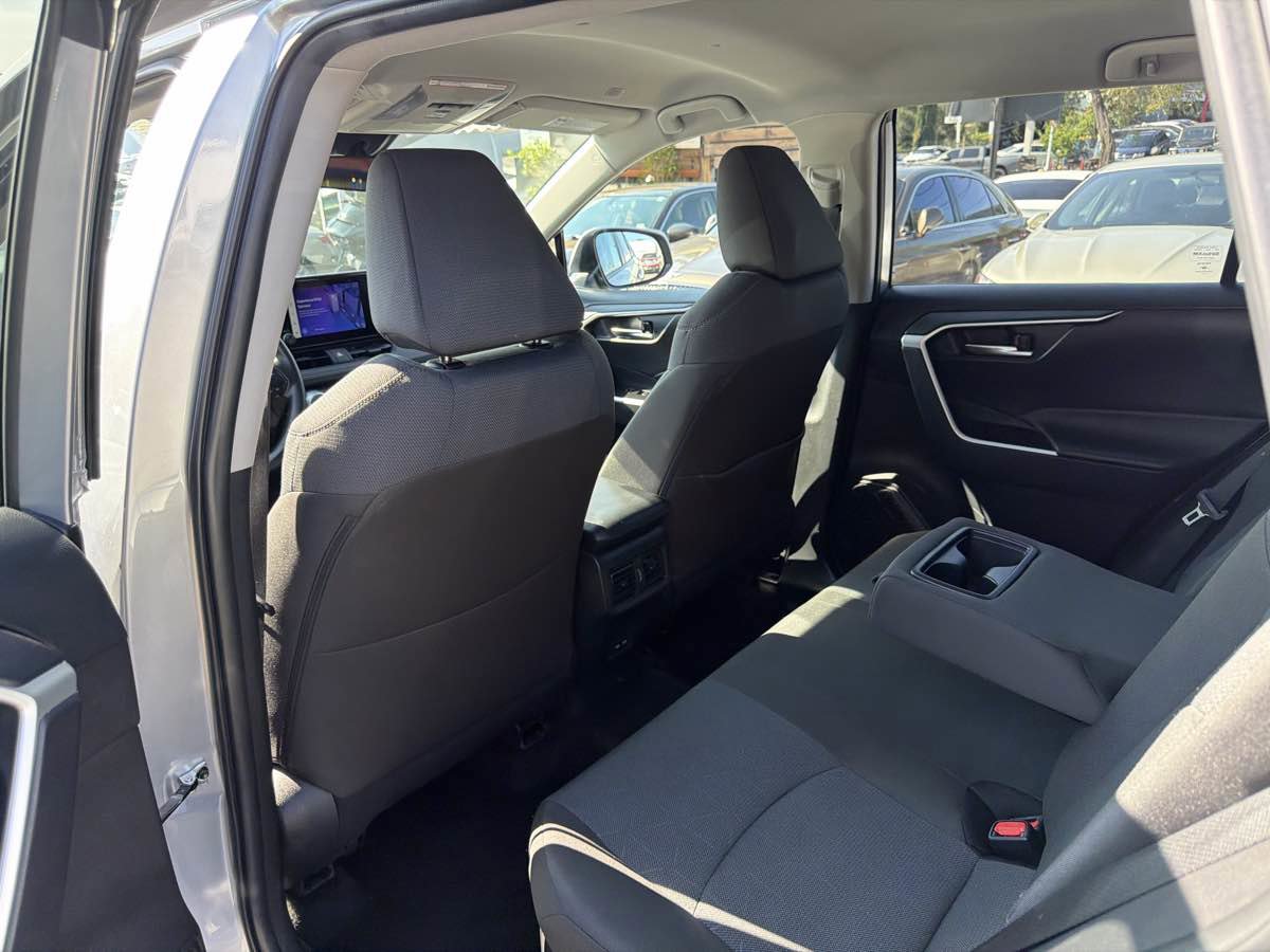 Used 2025 Toyota RAV4 XLE image 19